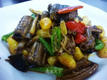 stir-fried eel slices with pepper tea tree mushroom