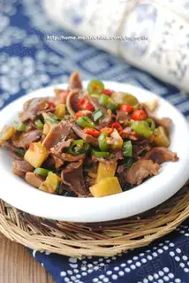 Crispy and spicy chicken gizzards