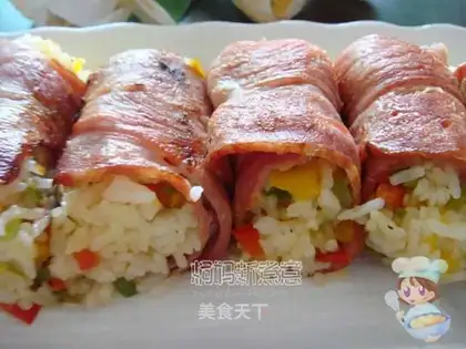 Rice rolls with bacon and pepper