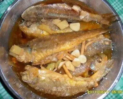 Braised small yellow croaker