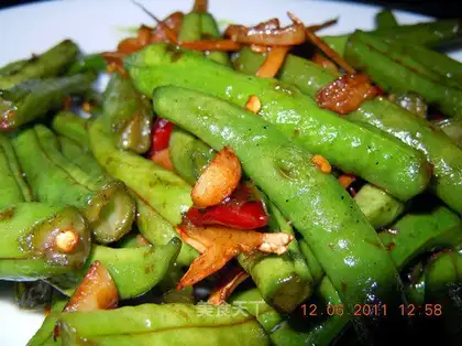 Dry stir-fried green beans