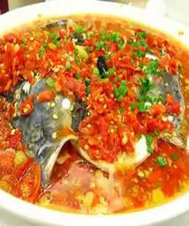 Steamed fish head with chopped pepper