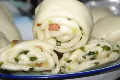 Shallots and ham rolls