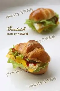 cheese and egg sandwich