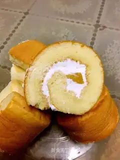 Peachcake rolls