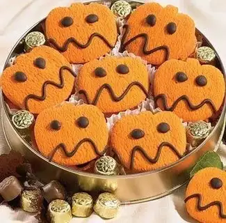 Pumpkin face bread