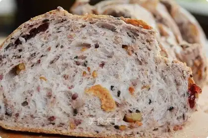 Wine and cinnamon bread