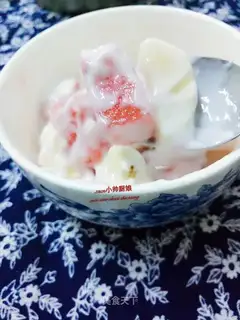 Powdered yogurt salad