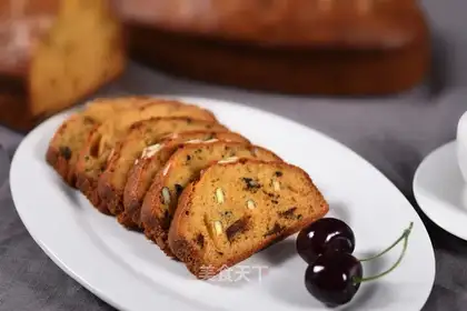 Red-tree walnut cake