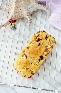 Pineapple cranberry bread