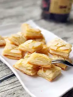 A thousand layers of almond soufflé