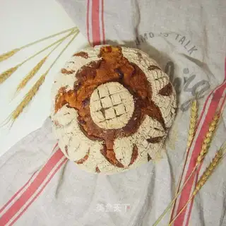 Red-tree-fruit cheese buns