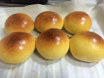 Light cream buns