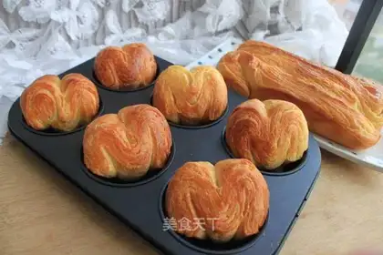 Tore bread with your hands