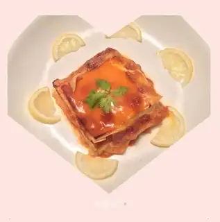 Cheese sauce, lasagna