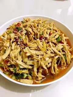 Spicy hands tore chickens
