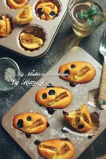 Blueberry Madeleine