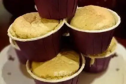 Herb tea and chili cake