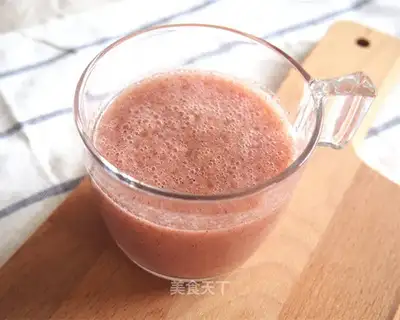 Pyramid tomato juice