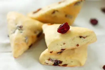 Nut cranberry scones
