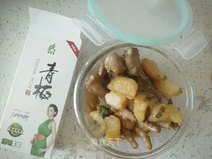 A casserole of beer and poaching potatoes