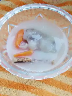 Five fingers, peaches, pig feet