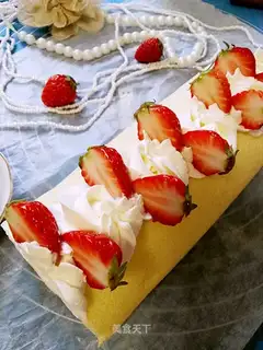 Strawberry cream rolls