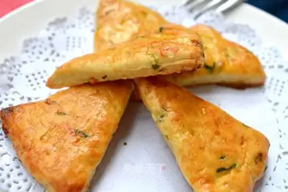 Onion cheese scon
