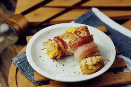 Egg bacon roll