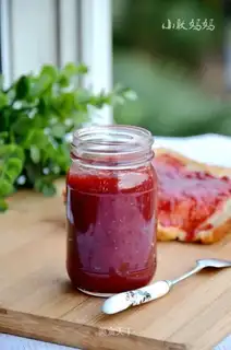 Homemade strawberry sauce