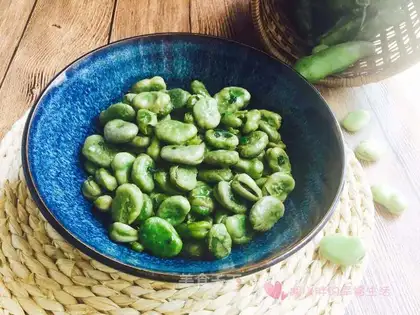 Onion spicy beans