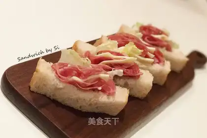 A sandwich box
