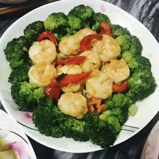 Shrimp with broccoli