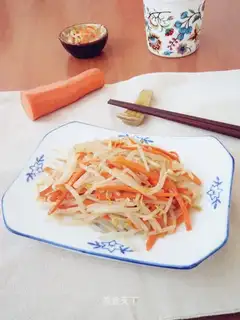 Bean sprouts with carrots