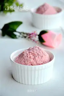 Strawberry ice cream