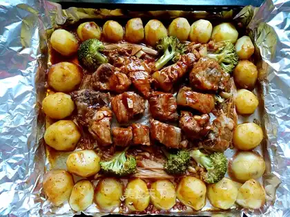 Black pepper sauce, steak potatoes
