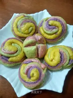 Colored fruit and vegetable rolls