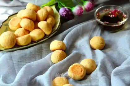 Cracker cheeseball