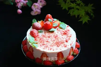 Frozen strawberry yogurt mousse