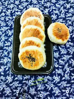 Red bean wife cake
