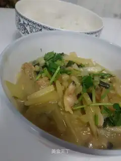 A bouquet with potatoes soup