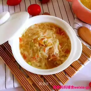 Tomato chicken noodles