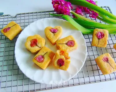 The cherry pineapple