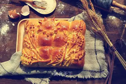 Maxine squeezes bread