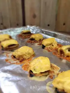 Garlic cheese sips