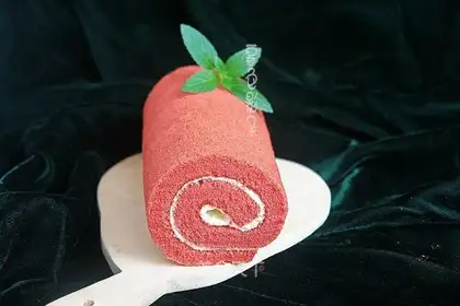 Red velvet cream rolls