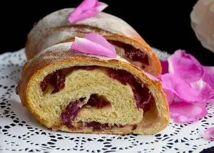 Rose bread
