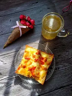 Sea and land toast pizza