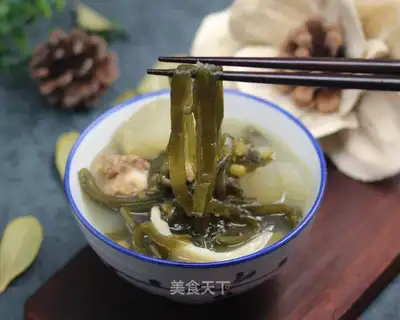 Fish and grass, green bean soup