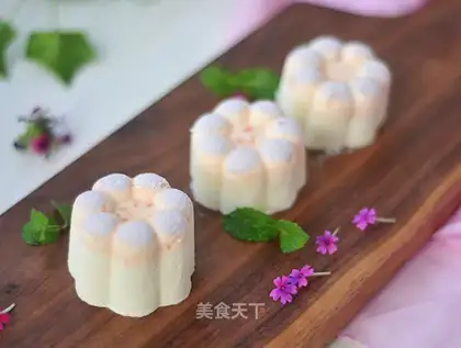 Two-coloured jam mousse of clubs